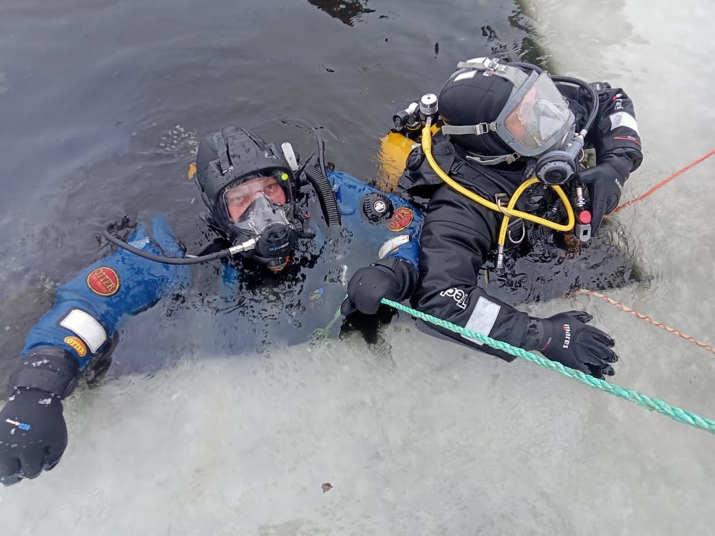 Водолаз зимой