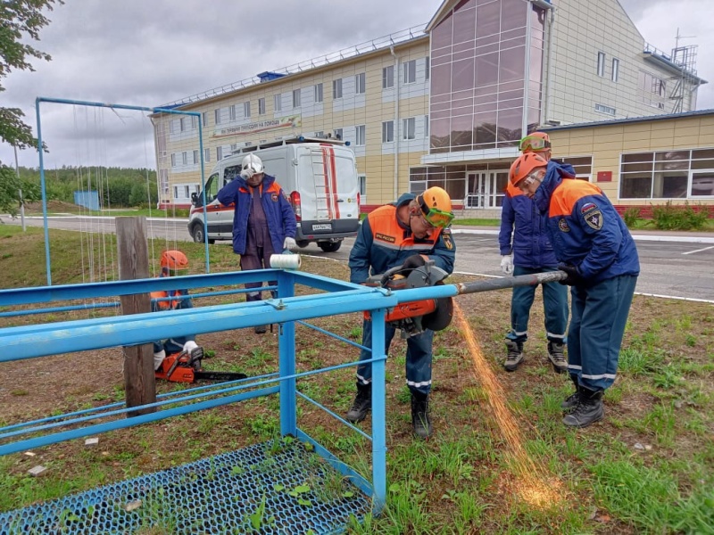 С 3 по 6 августа в рамках профессиональной подготовки у спасателей #АСУНЦВытегра проходят учебно-тренировочные занятия по отработке практических навыков работы с аварийно-спасательным оборудованием – бензо и гидравлическими инструментами.