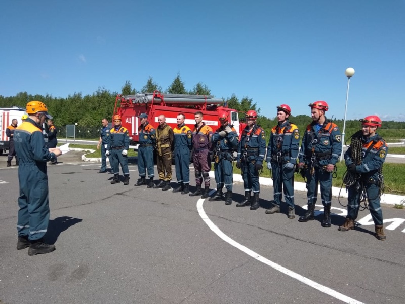 Сегодня завершили свое обучение слушатели программы профессиональной подготовки "Спасатель".