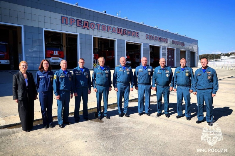 Министр МЧС России Александр Куренков провел в Сочи выездное совещание с руководителями поисково-спасательных отрядов МЧС России