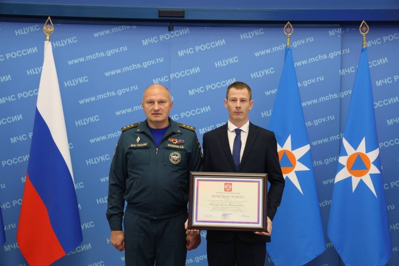 Глава МЧС России Александр Куренков вручил государственные награды отличившимся сотрудникам и подразделениям МЧС России