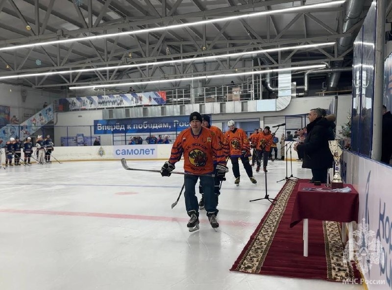 Стартовал традиционный хоккейный турнир, приуроченный ко Дню спасателя