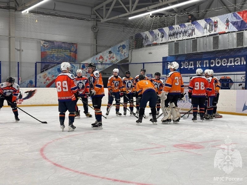 Стартовал традиционный хоккейный турнир, приуроченный ко Дню спасателя