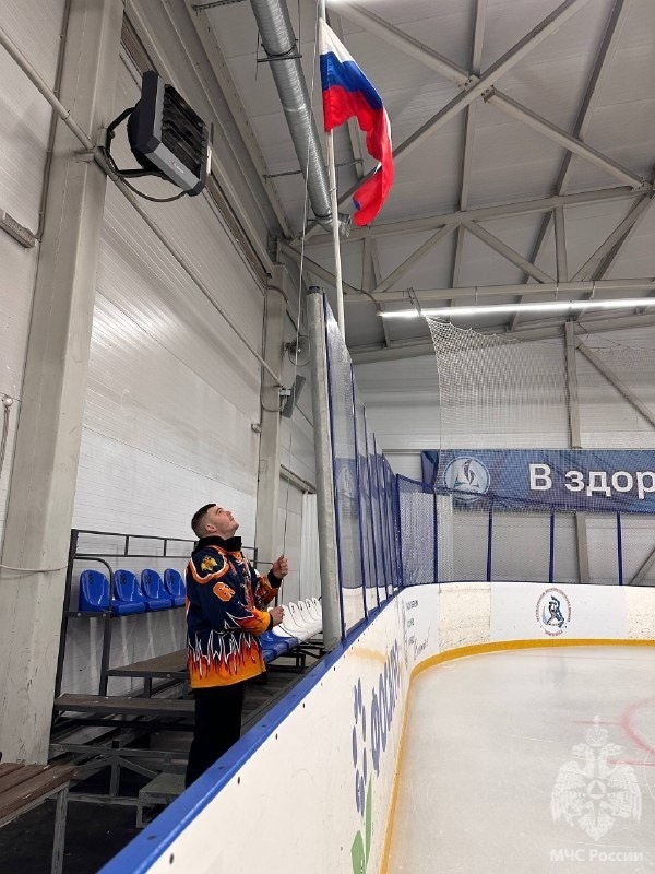Стартовал традиционный хоккейный турнир, приуроченный ко Дню спасателя